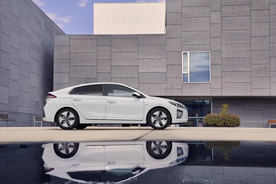  Hyundai IONIQ hybrid (AE) 2019 года  (WW) (фото 18 из 42)
